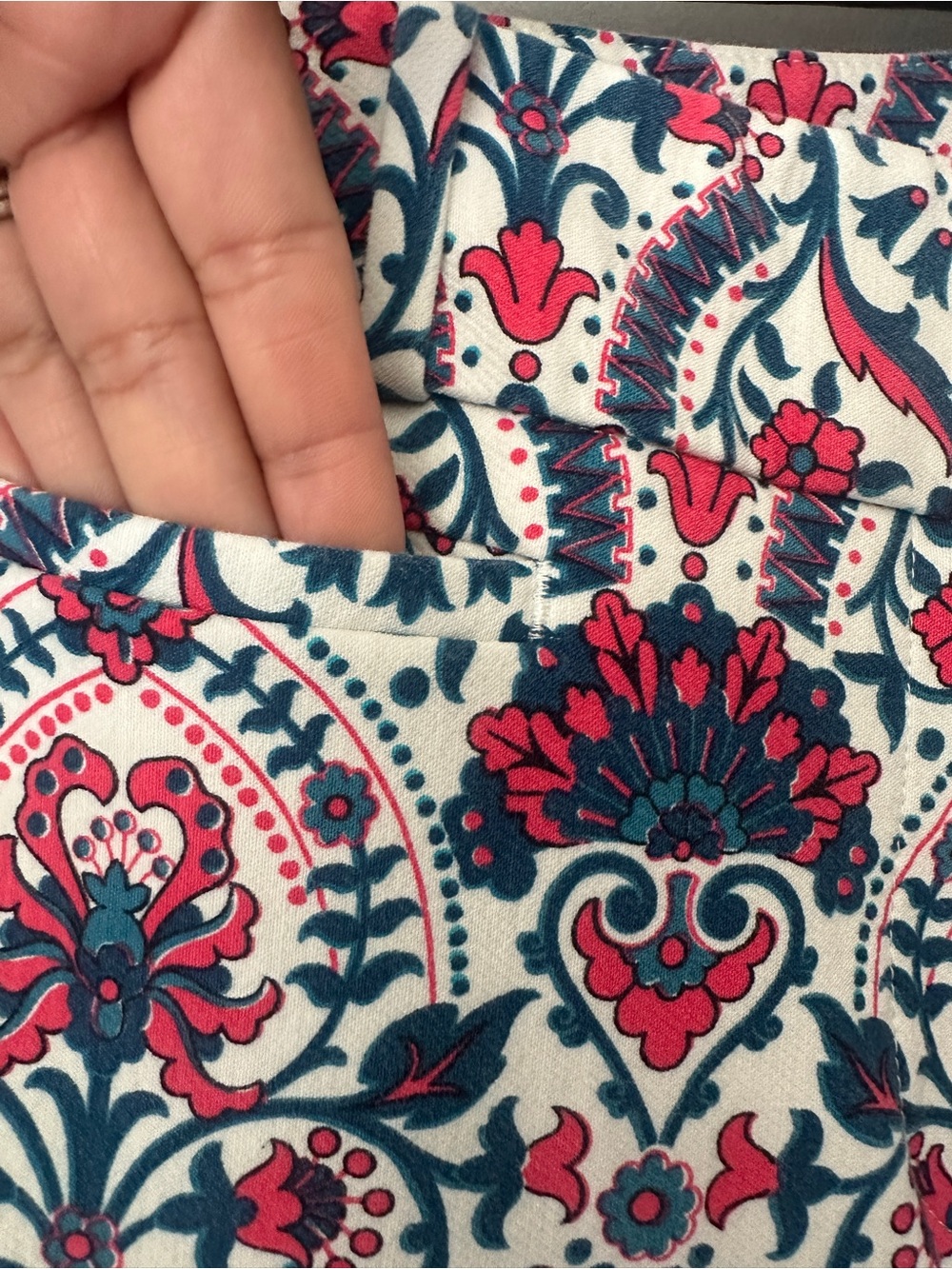 Ann Taylor LOFT Riviera Marisa Cropped Pants Size 8 Pink Navy Paisley Pull-On - Picture 6 of 11